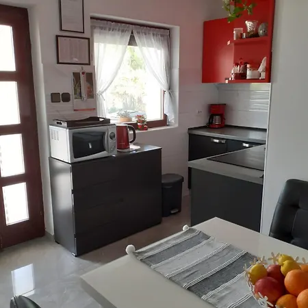 Lora Apartmán *