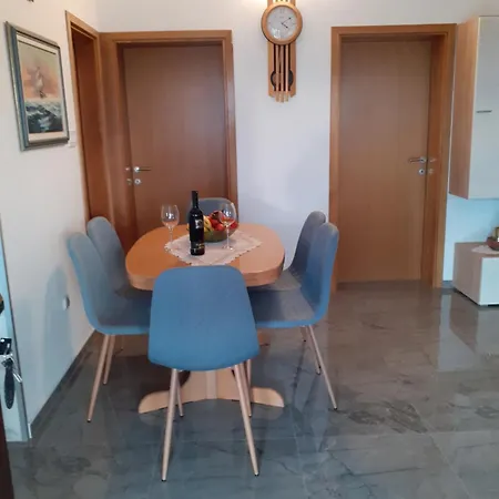 Lora Apartmán