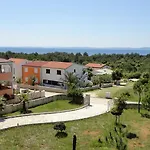 Lora Apartmán Vir