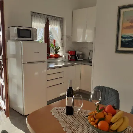 Apartment Lora Vir