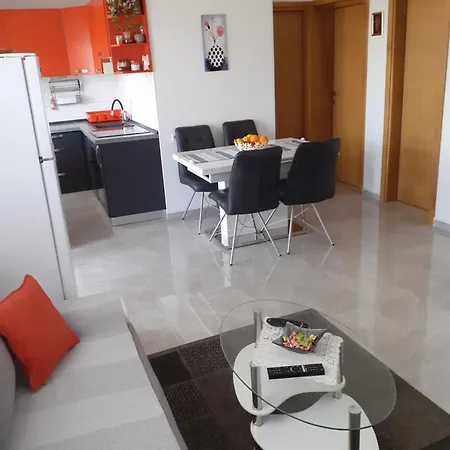 Lora Apartman
