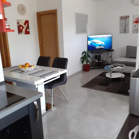 Lora Apartman