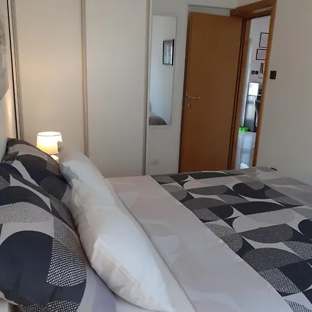 Lora Apartment Vir