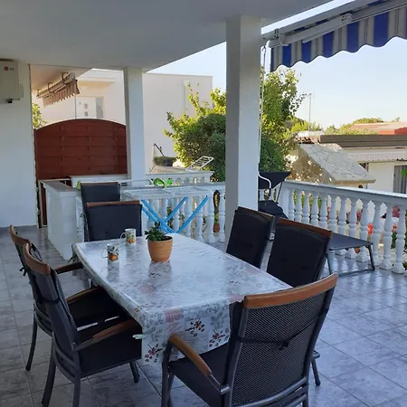 Lora Apartmán