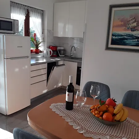 Lora Apartment *