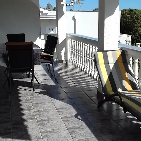 Lora Apartment Vir