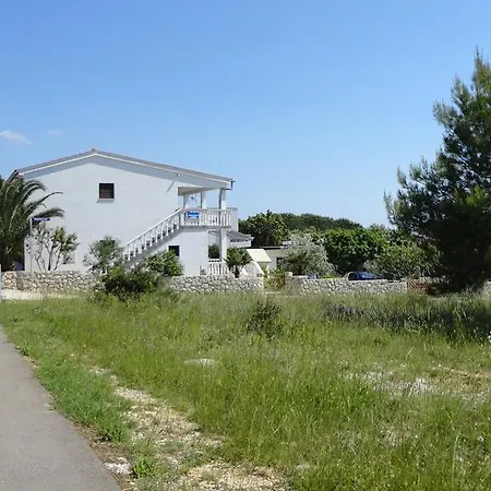 Apartment Lora *