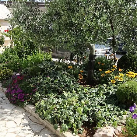 Lora Apartmán