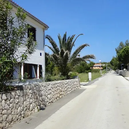 Apartment Lora Vir
