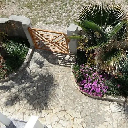 Apartment Lora *