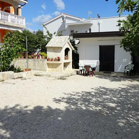 Lora Apartmán