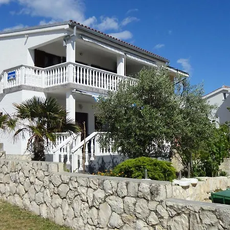 Apartment Lora Vir