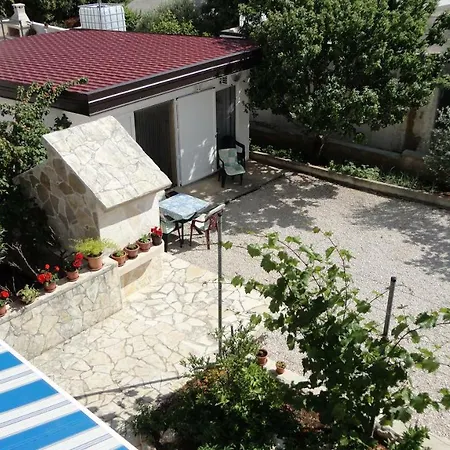 Apartment Lora *